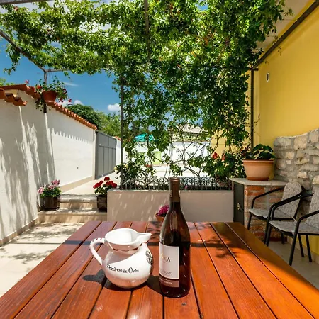 2 Bedroom Beautiful In Holiday home Orihi