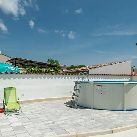 2 Bedroom Beautiful In Holiday home *